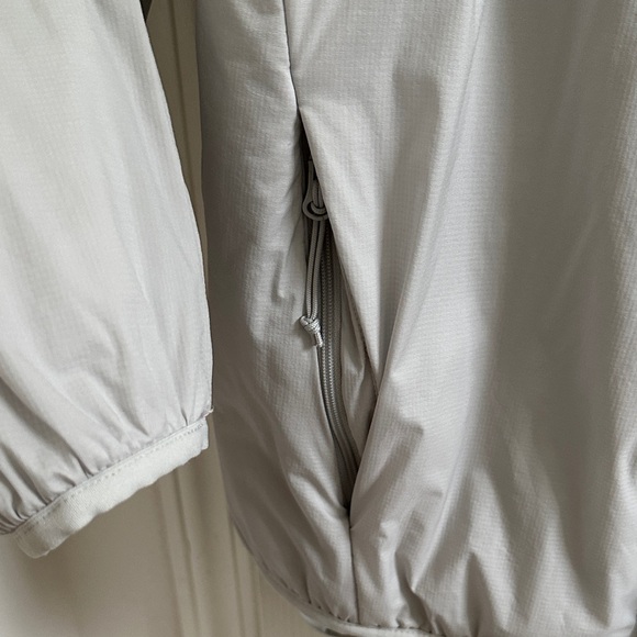 TNA the pillow puff primaLoft water-repellent Light Gray Hooded Jacket - Picture 4 of 9